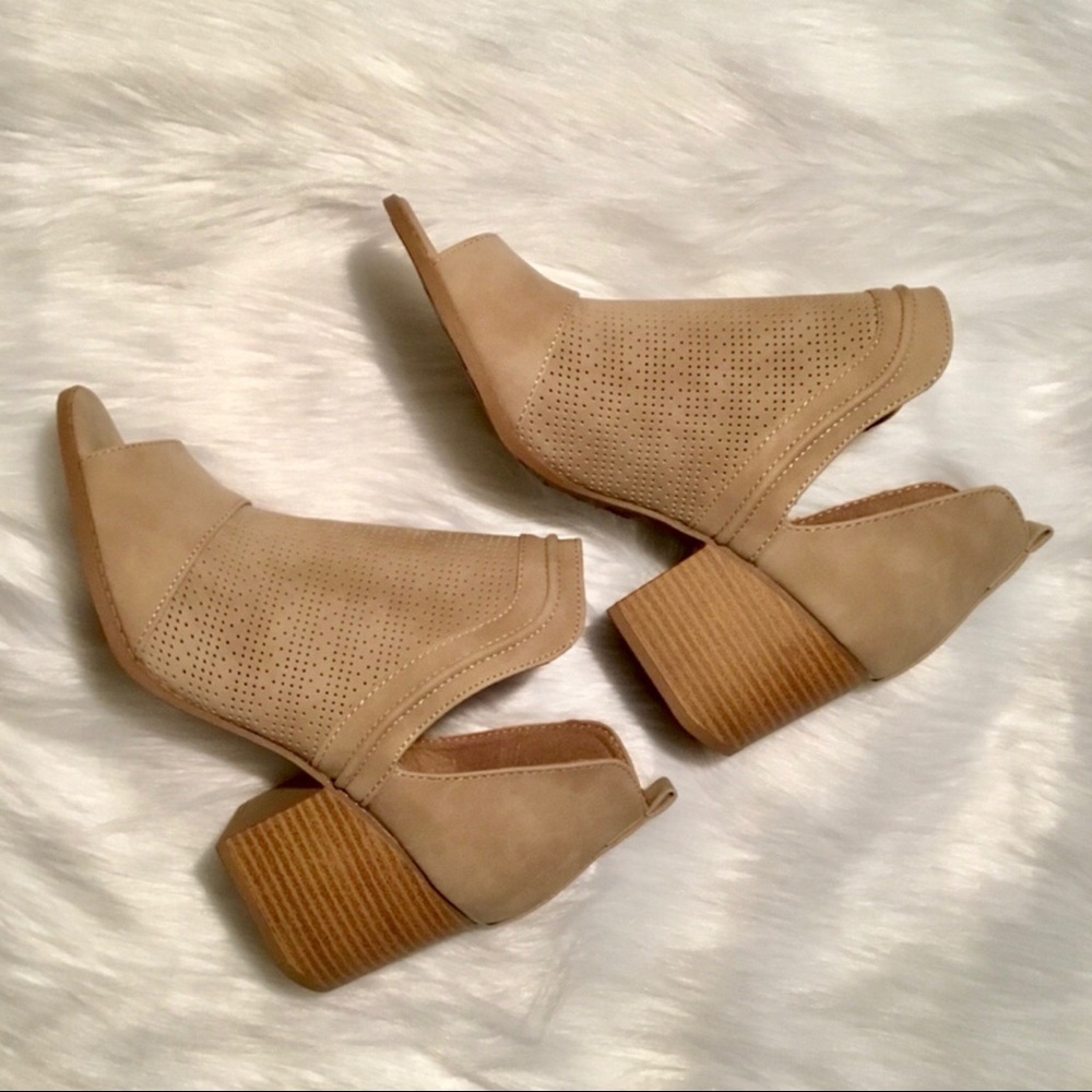 Open Peep Toe Ankle Booties - Picture 4 of 4